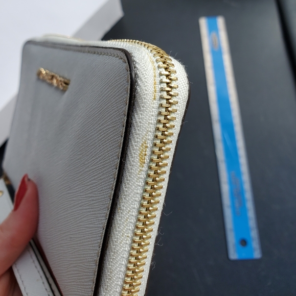 Micheal Kors continental wallet - Picture 9 of 12